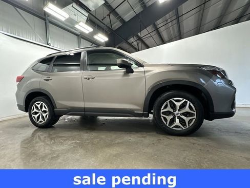 Used 2019 Subaru Forester Premium w/ All-Weather Package image 3