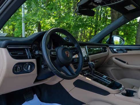 Certified 2026 Porsche Macan Turbo AWD/4WD image 4