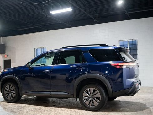 Used 2025 Nissan Pathfinder SV AWD/4WD image 6