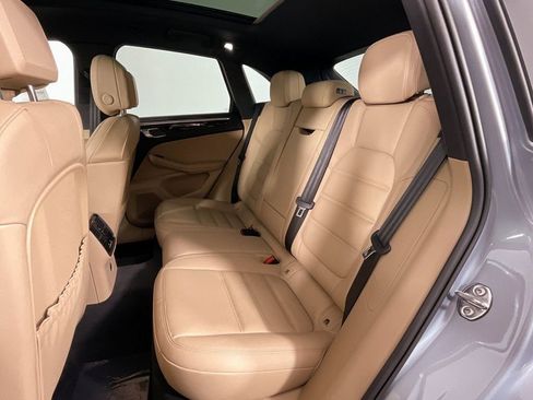 Certified 2025 Porsche Macan AWD/4WD image 27