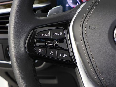 Used 2022 BMW 530i w/ Convenience Package image 28