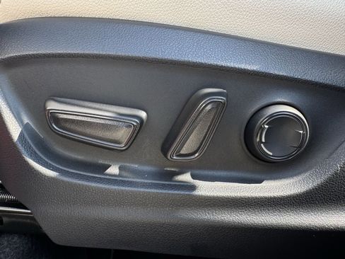 Used 2024 Toyota Corolla Cross XLE w/ Convenience Package FWD image 26