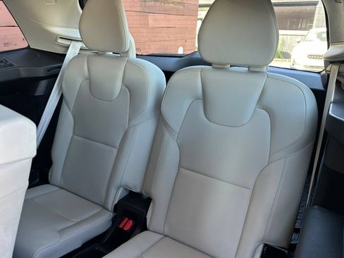 Certified 2023 Volvo XC90 T8 Plus AWD/4WD image 18
