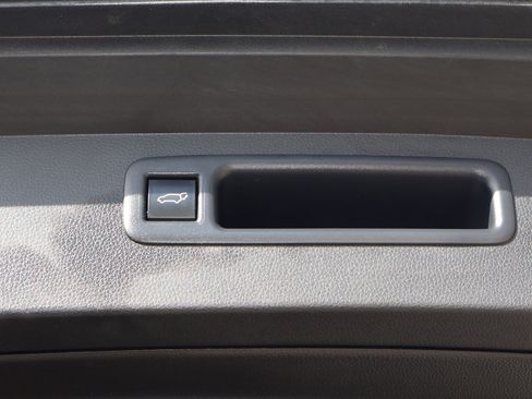 Used 2024 Toyota Highlander LE AWD/4WD image 19
