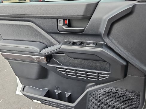 Certified 2025 Toyota 4Runner 4WD image 13