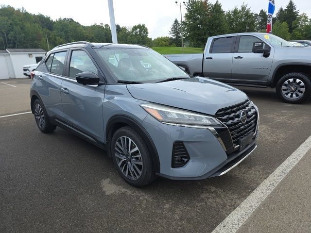 Used 2023 Nissan Kicks SR w/ SR Premium Package FWD image 4