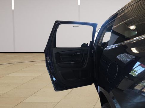 Used 2017 Chevrolet Traverse LT w/ Style and Technology Package AWD/4WD image 22