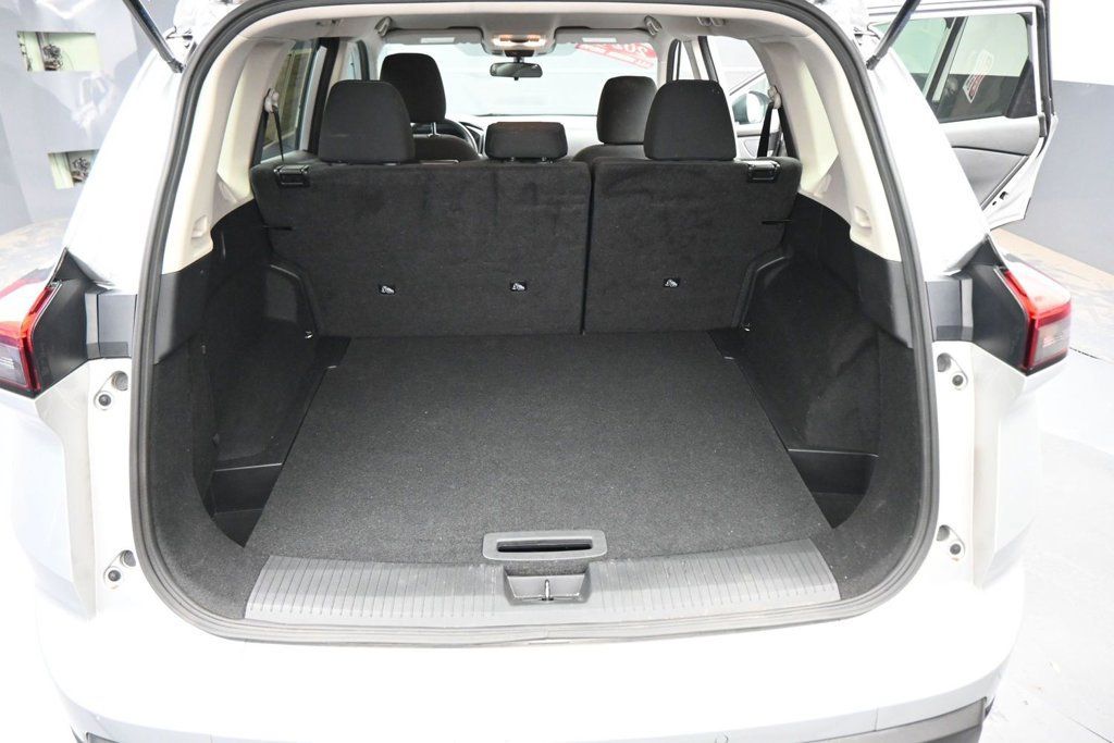 Used 2024 Nissan Rogue S AWD/4WD image 16