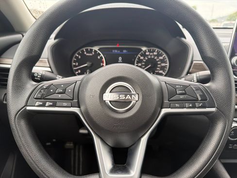 Used 2024 Nissan Altima 2.5 SV FWD image 25