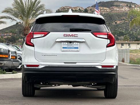 Used 2024 GMC Terrain SLT image 5