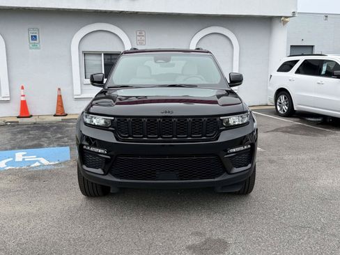 Used 2025 Jeep Grand Cherokee Limited w/ Black Appearance Package AWD/4WD image 6