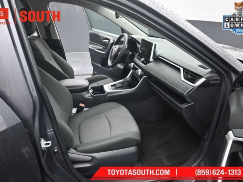 Used 2025 Toyota RAV4 XLE AWD/4WD image 30