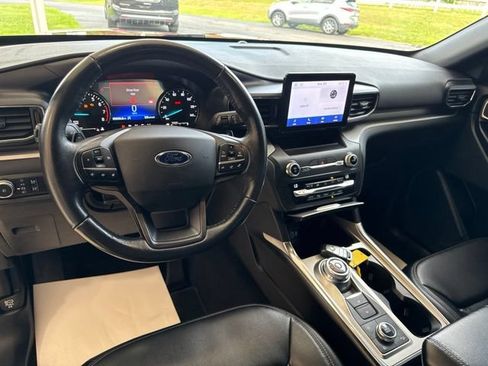 Used 2020 Ford Explorer XLT w/ Equipment Group 202A AWD/4WD image 15