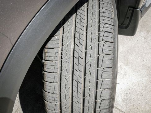 Used 2025 Honda Pilot EX-L image 12