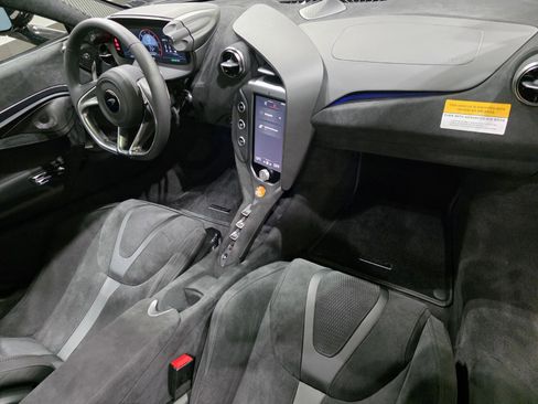 New 2026 McLaren 750S Coupe image 18