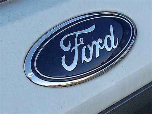 New 2023 Ford Explorer XLT w/ Equipment Group 202A image 9