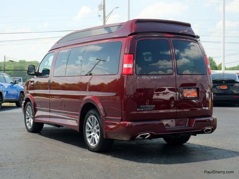 Used 2024 Chevrolet Express 2500 image 9