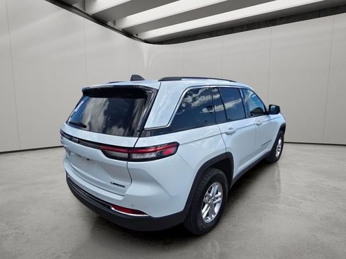 Used 2024 Jeep Grand Cherokee Laredo image 10