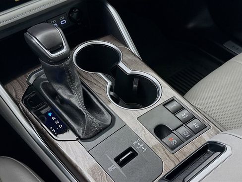 Certified 2025 Toyota Highlander Limited image 19
