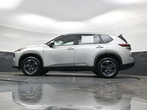 Used 2025 Nissan Rogue SV FWD image 37