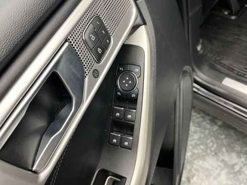 Used 2021 Ford Explorer Limited w/ Equipment Group 301A AWD/4WD image 11