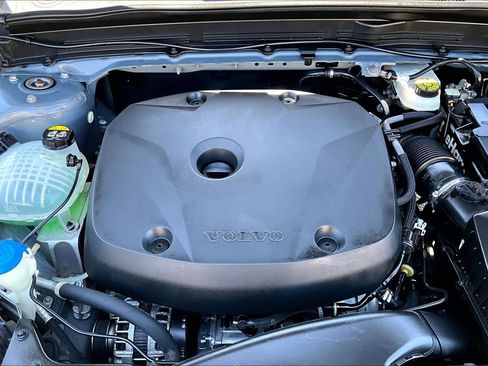 Used 2021 Volvo XC40 T4 Momentum FWD image 33