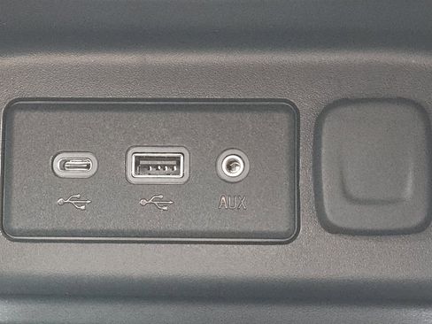 Used 2023 Chevrolet Equinox LT image 6