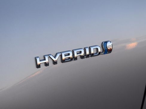 Used 2021 Toyota Venza Limited image 4