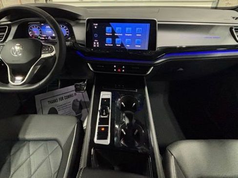 Used 2025 Volkswagen Atlas Cross Sport SEL Premium R-Line image 12