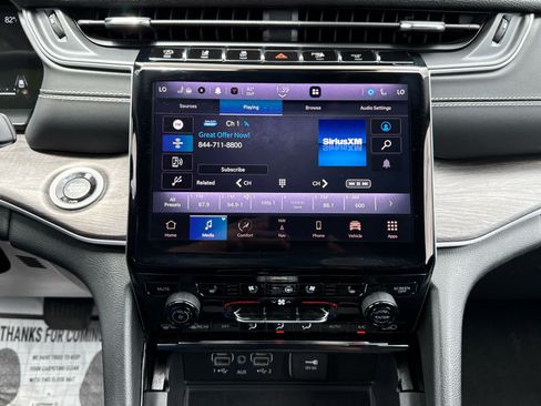 Used 2023 Jeep Grand Cherokee Limited w/ Luxury Tech Group II RWD image 17