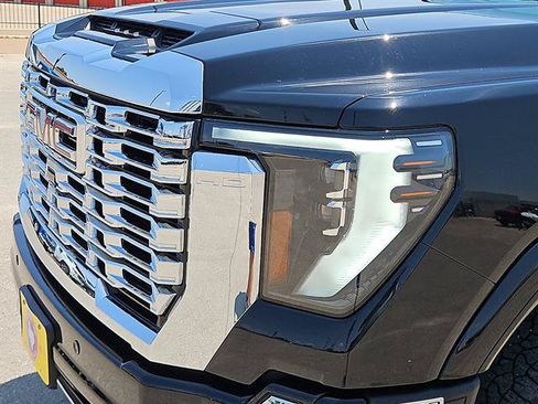 Used 2024 GMC Sierra 2500 Denali w/ Denali Reserve Package AWD/4WD image 7