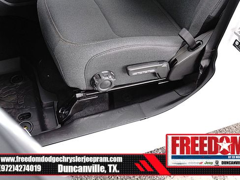 New 2025 Jeep Gladiator Sport image 31