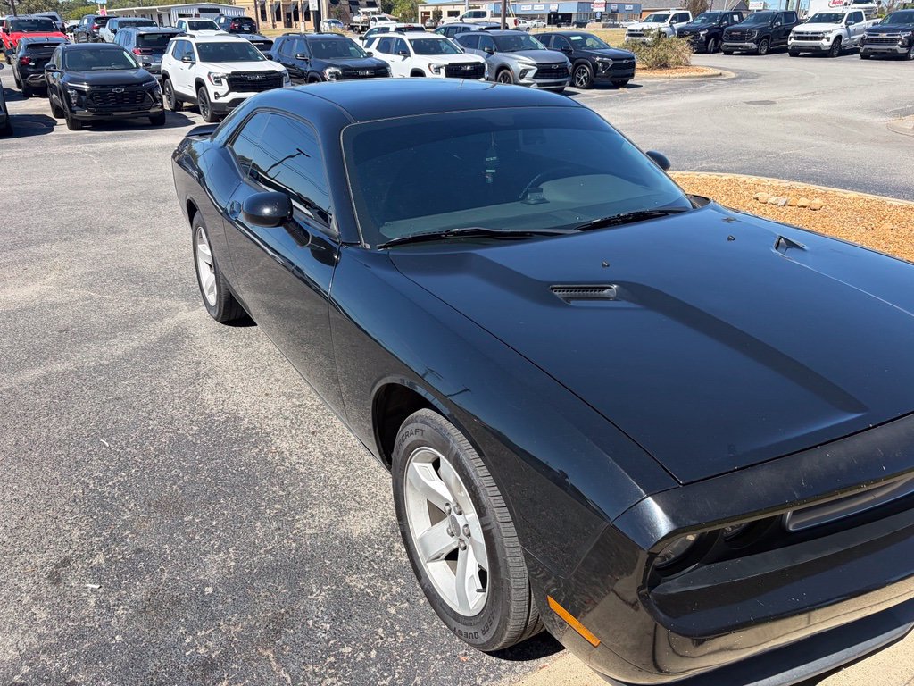 Used 2014 Dodge Challenger SXT RWD image 4