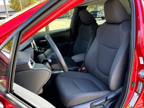 Used 2021 Toyota Corolla LE image 8