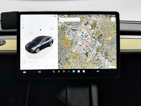 Used 2024 Tesla Model Y Long Range AWD/4WD image 8