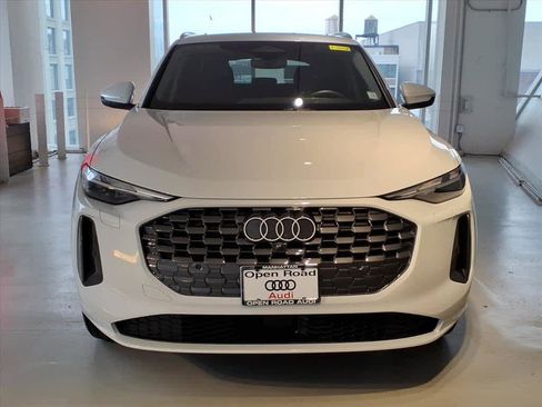 Certified 2025 Audi Q5 Premium w/ Convenience Package image 2