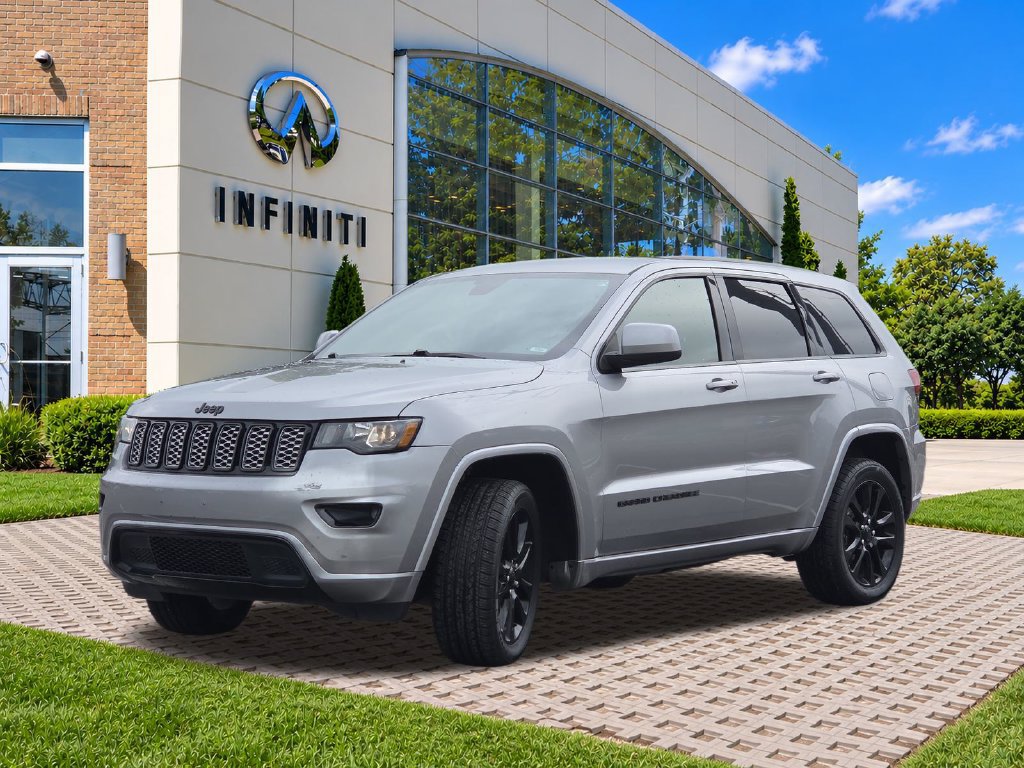 Used 2018 Jeep Grand Cherokee Altitude AWD/4WD image 5