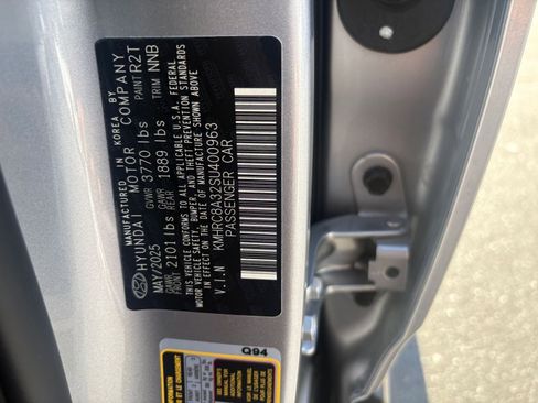 Used 2025 Hyundai Venue SEL FWD image 29