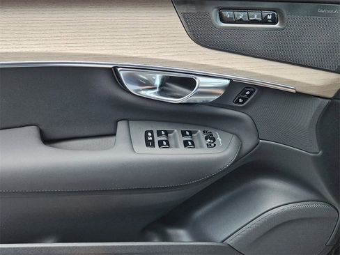 New 2025 Volvo XC90 T8 Plus w/ Protection Package Premier image 39