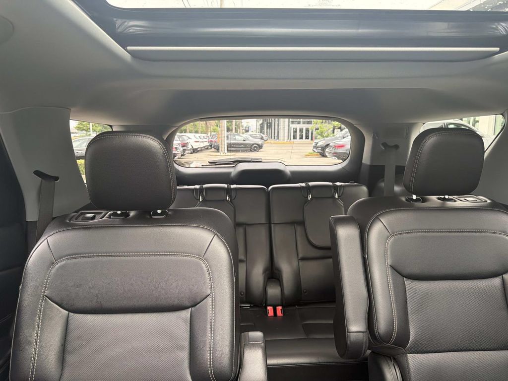 Used 2021 Ford Explorer Limited w/ Equipment Group 301A RWD image 9