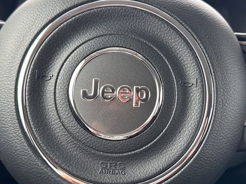 Used 2022 Jeep Renegade Latitude w/ Convenience Group AWD/4WD image 30
