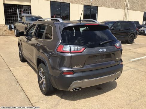 Used 2019 Jeep Cherokee Limited w/ Luxury Group image 4