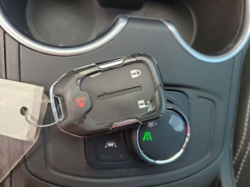 Used 2022 GMC Terrain SLE image 34