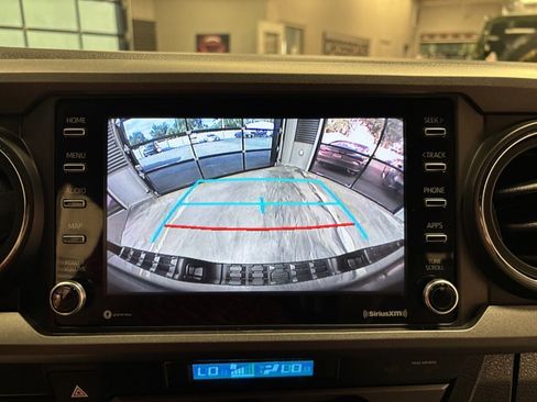 Used 2021 Toyota Tacoma TRD Off-Road image 18