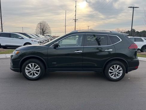 Used 2018 Nissan Rogue SV image 8