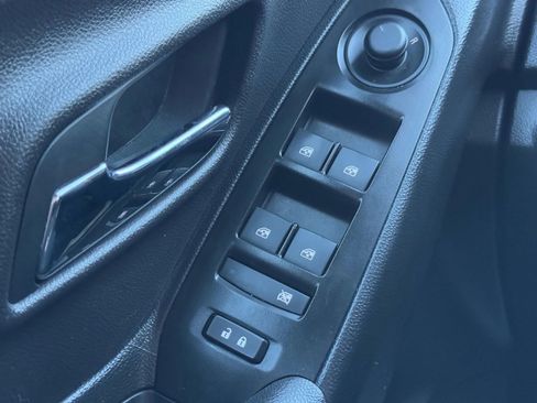 Used 2020 Chevrolet Trax LT w/ LT Convenience Package image 27