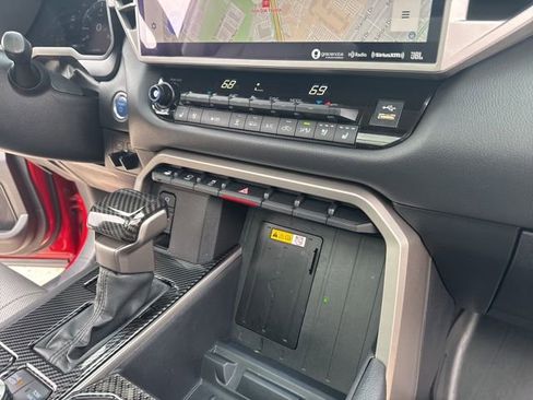 Used 2024 Toyota Tundra Limited AWD/4WD image 32