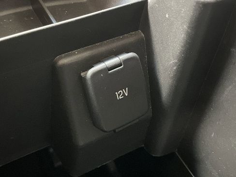 Used 2018 Ford Edge SE image 21