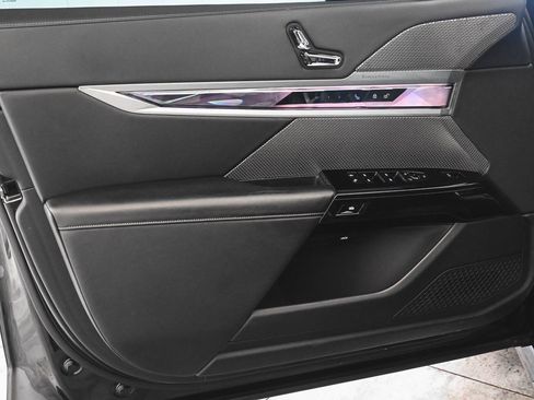 Used 2023 BMW i7 xDrive60 w/ Parking Assistance Package image 8