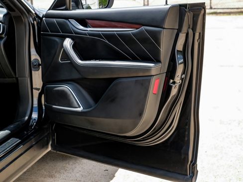 Used 2019 Maserati Levante S GranLusso image 41